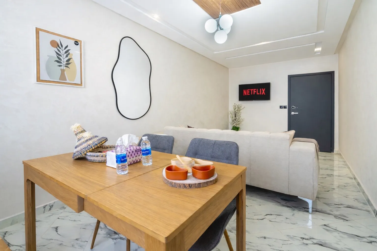 Salon d'un appartement à Tanger géré par Daribnb